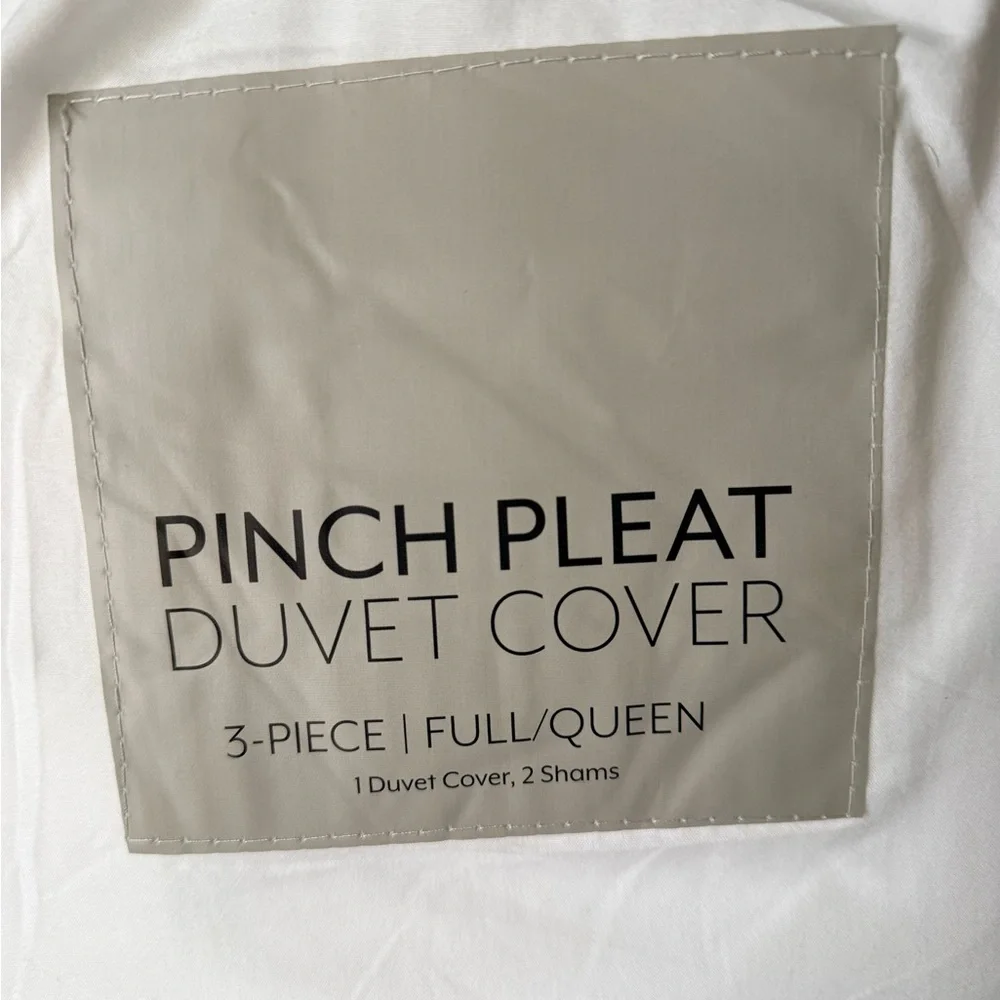 Pinch Pleat White Duvet Cover Set - Full/Queen Brand New